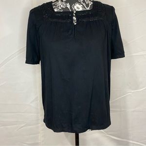 Old Navy Black crochet blouse​​